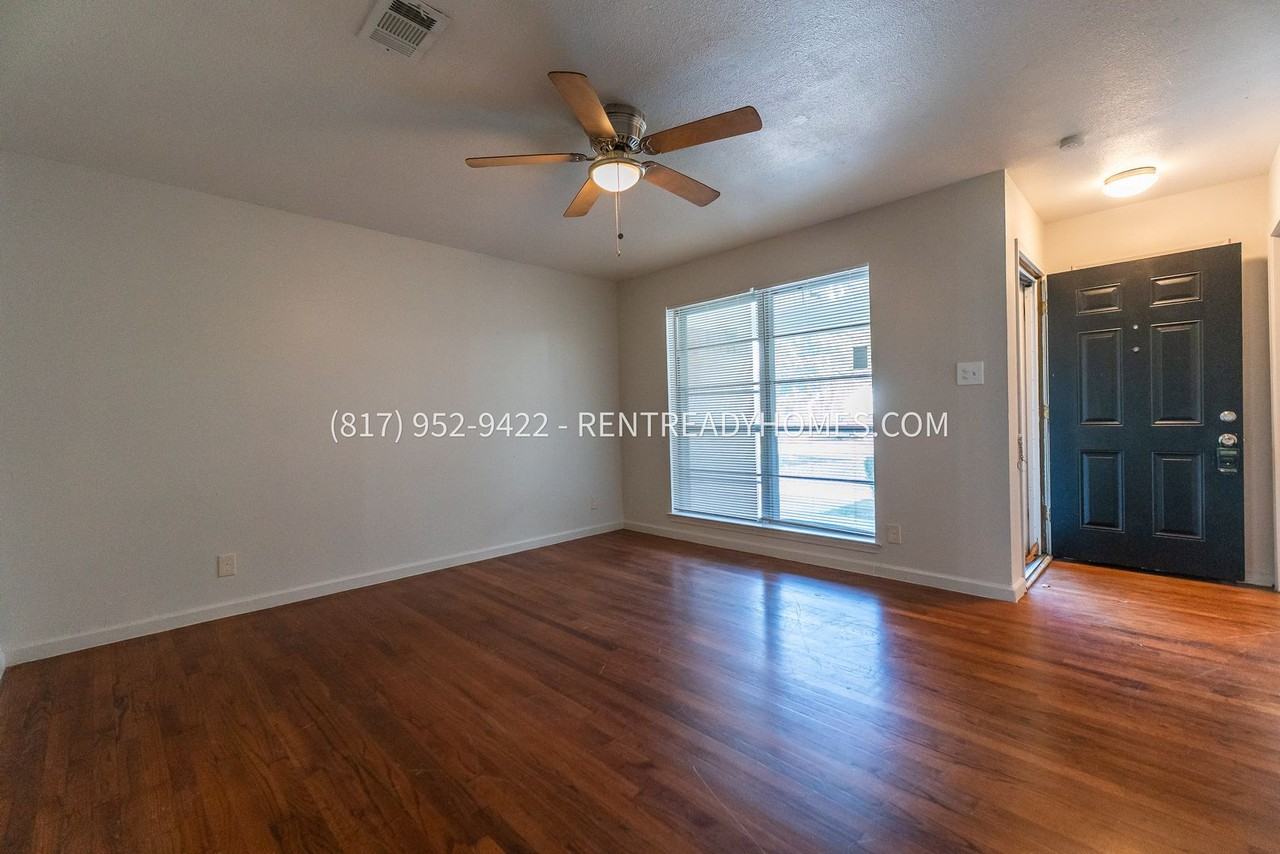 1125 Tosch Ln - Photo 3 of 14