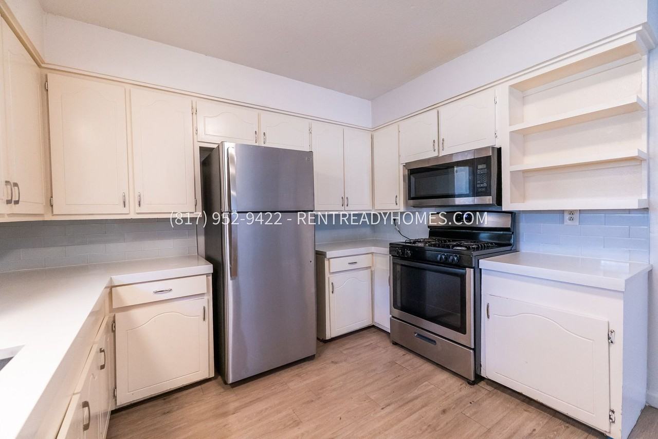 1125 Tosch Ln - Photo 5 of 14