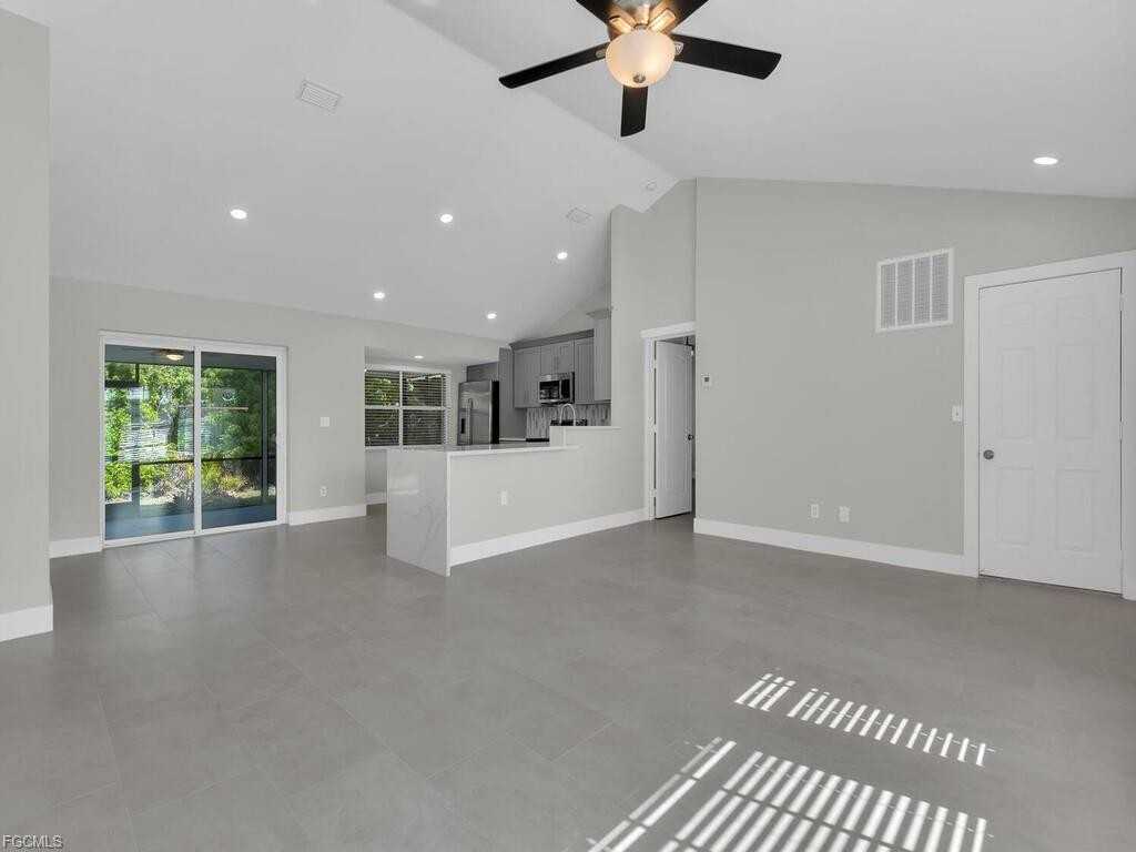 1931 Sw 36th Ter - Photo 5 of 8