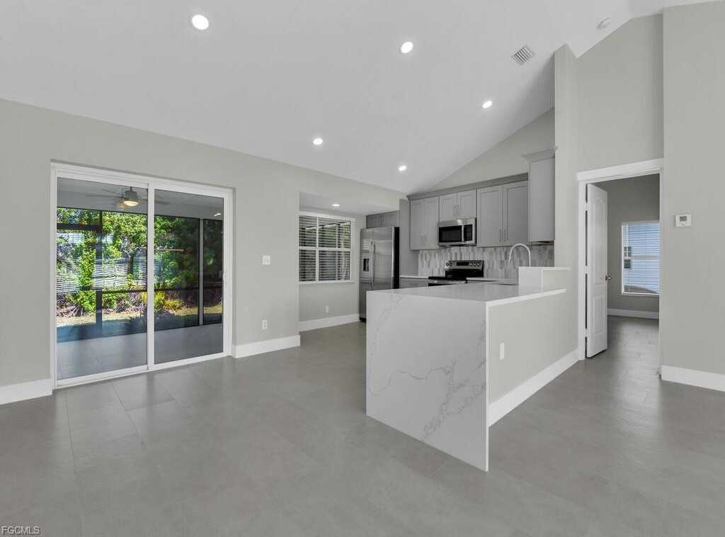 1931 Sw 36th Ter - Photo 7 of 8