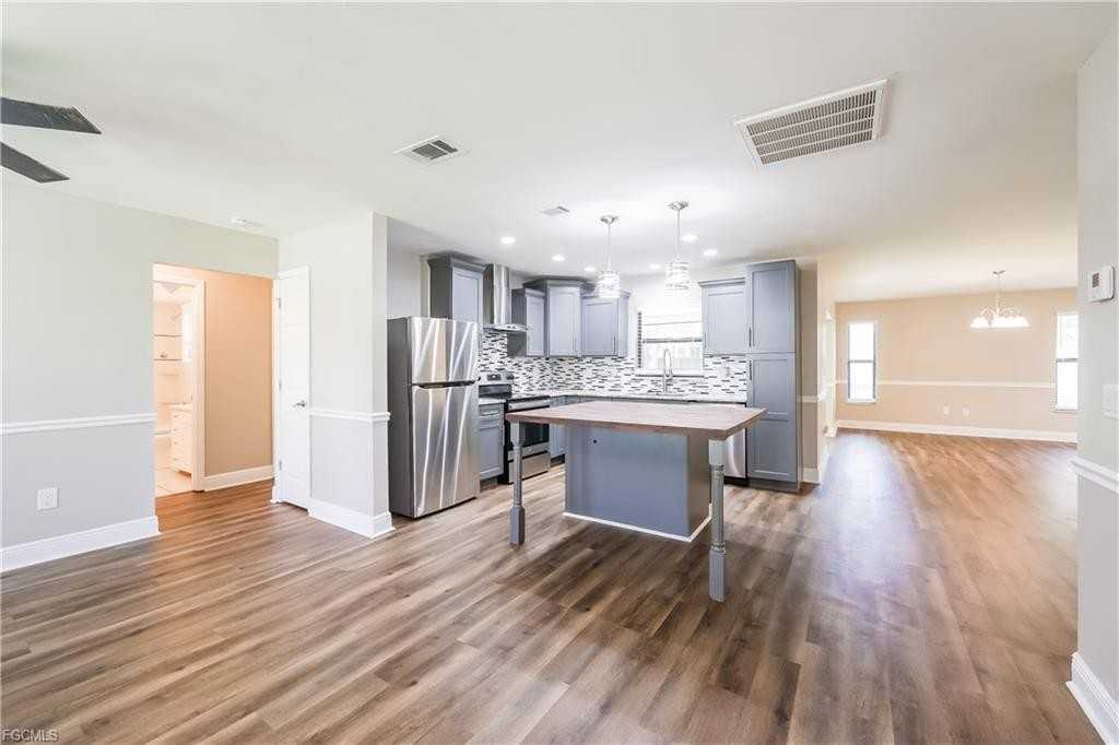 720 Southwest 8th Terrace - Photo 3 of 8