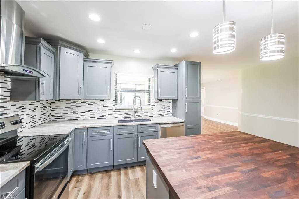 720 Southwest 8th Terrace - Photo 6 of 8