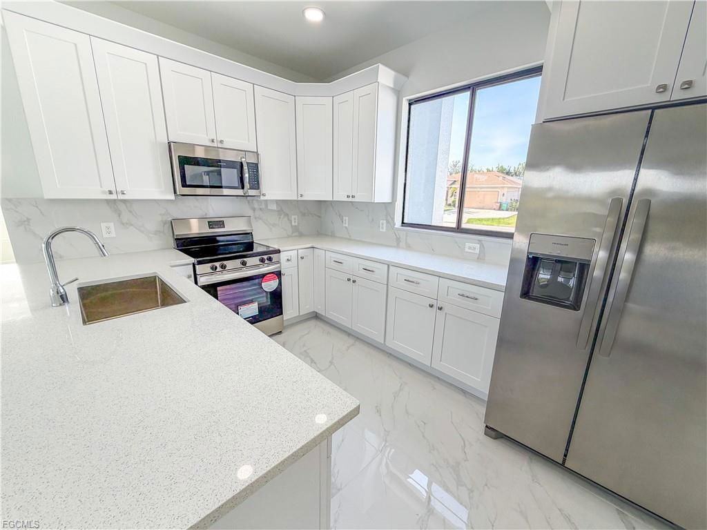 1227 Southeast 3rd Avenue - Photo 3 of 8