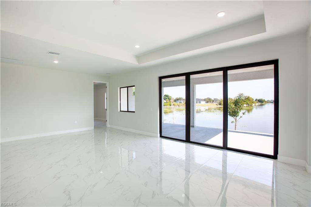 1227 Southeast 3rd Avenue - Photo 5 of 8