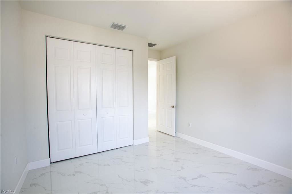 1227 Southeast 3rd Avenue - Photo 6 of 8