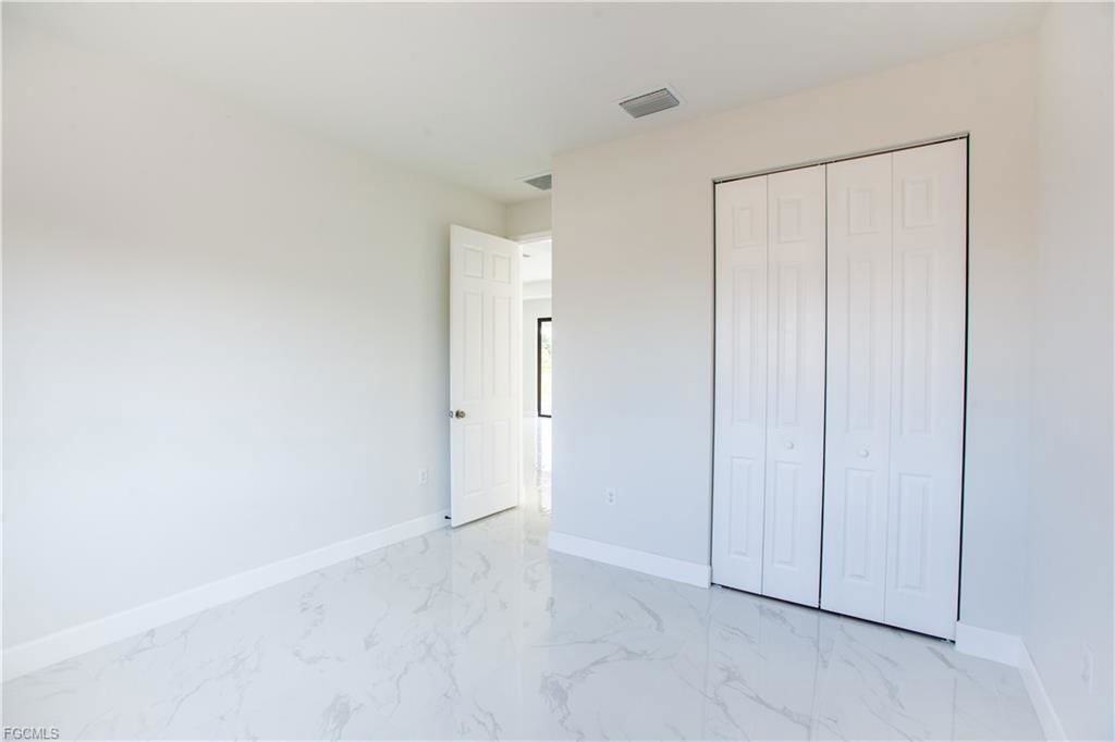 1227 Southeast 3rd Avenue - Photo 7 of 8