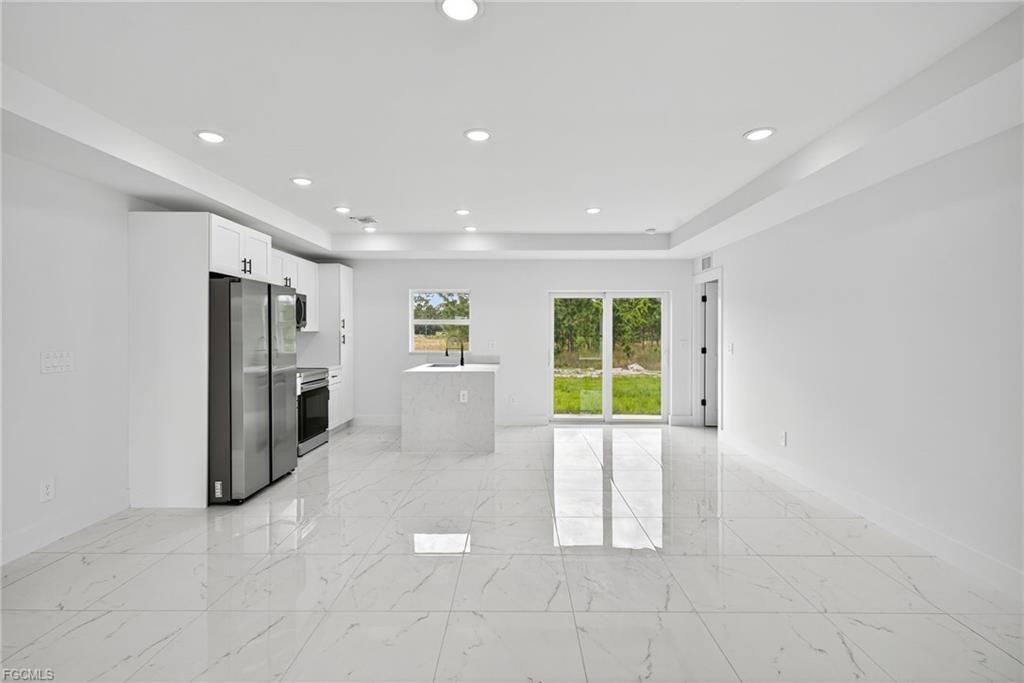 1108 Eauclaire Street - Photo 4 of 8