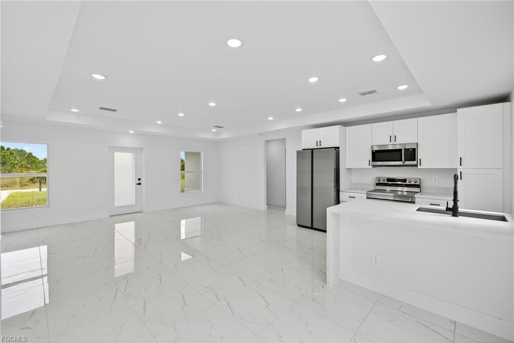 1108 Eauclaire Street - Photo 5 of 8