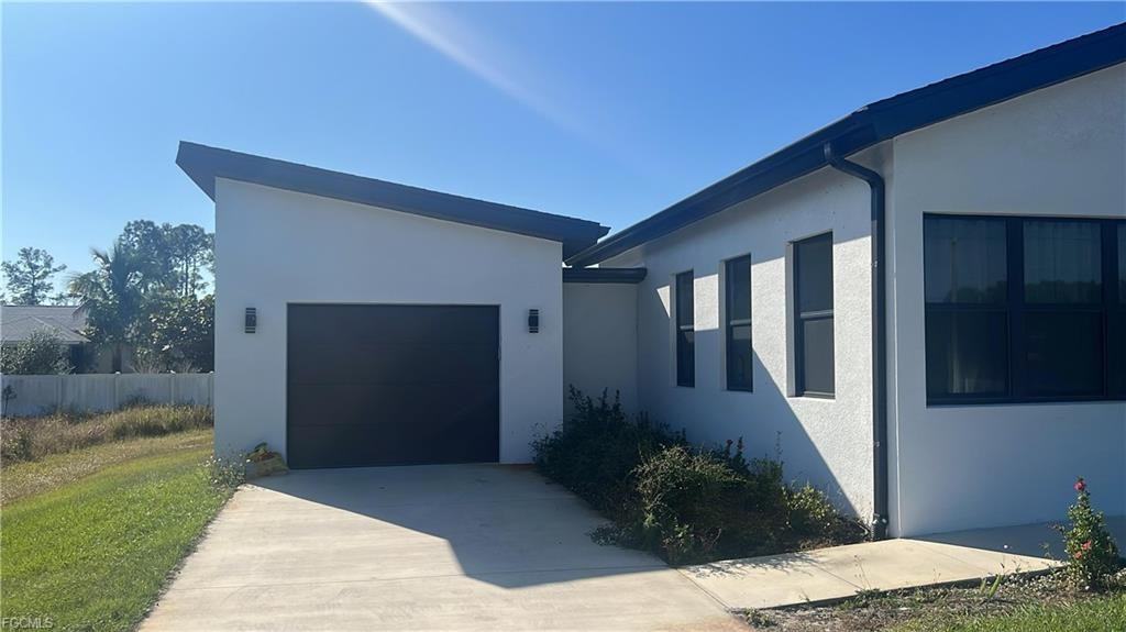 714 Chambers St E - Photo 2 of 8