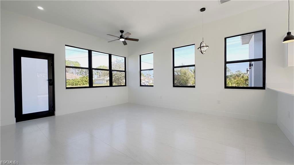 714 Chambers St E - Photo 4 of 8