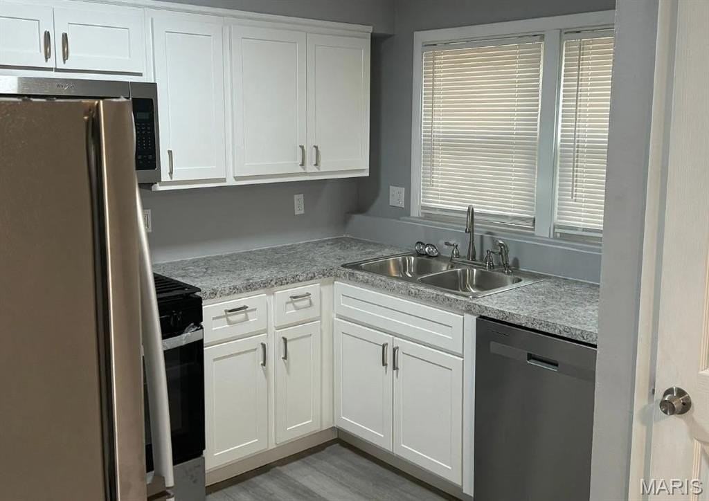 8576 Kathlyn Dr - Photo 3 of 9