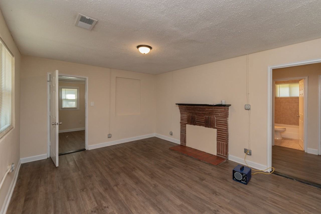 2202 Roosevelt Dr - Photo 2 of 25