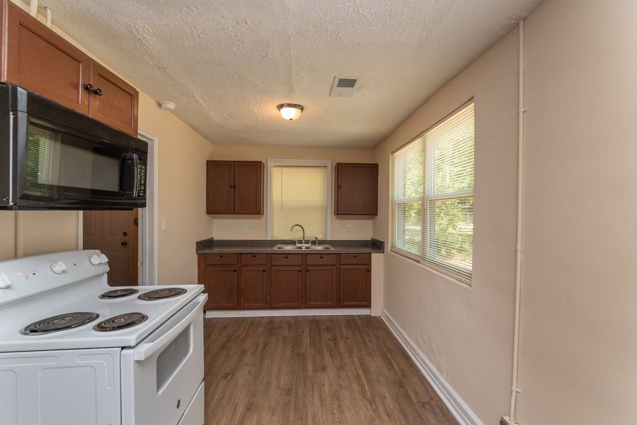 2202 Roosevelt Dr - Photo 5 of 25