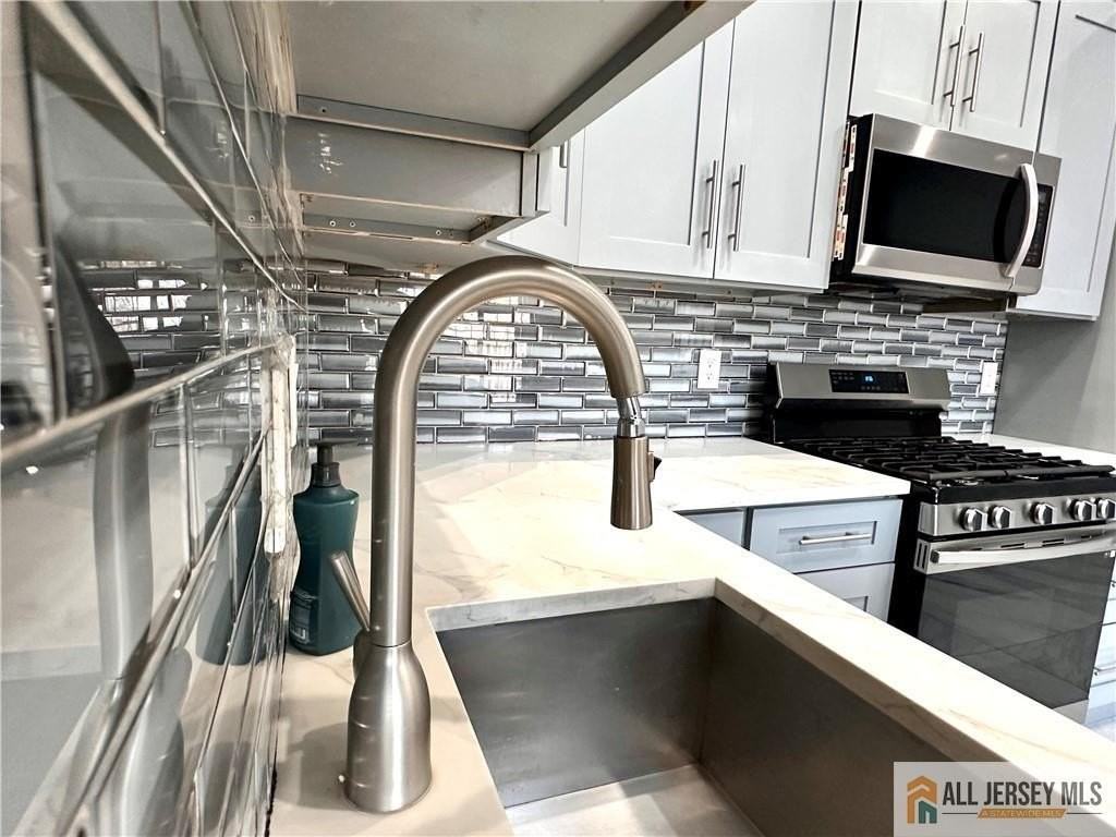 341 Wimbeldon Ct - Photo 2 of 14