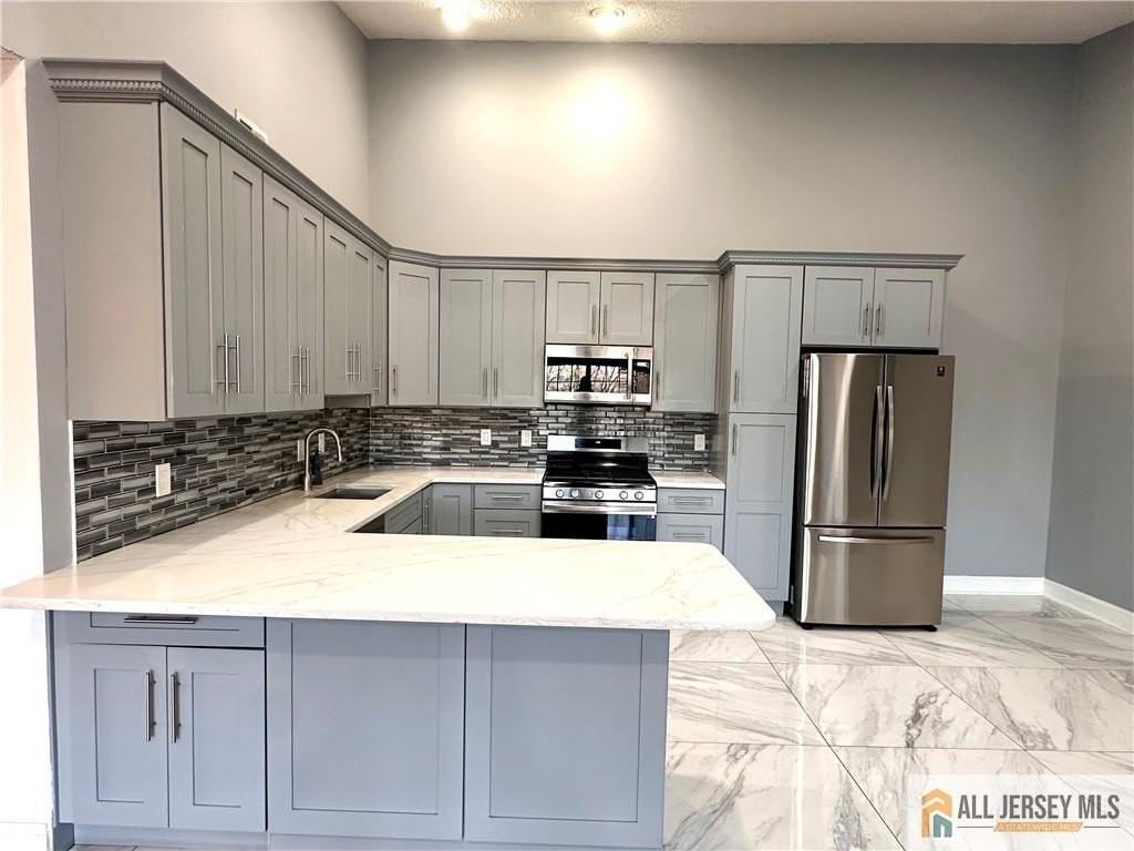 341 Wimbeldon Ct - Photo 3 of 14