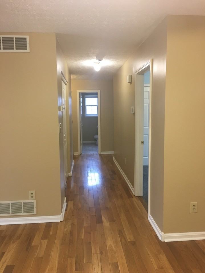 208 Airport Rd - Photo 6 of 44