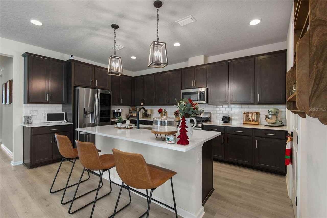 143 Alderwood Pl - Photo 5 of 47