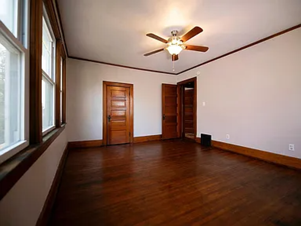 910 South 25th Street - Photo 5 of 8