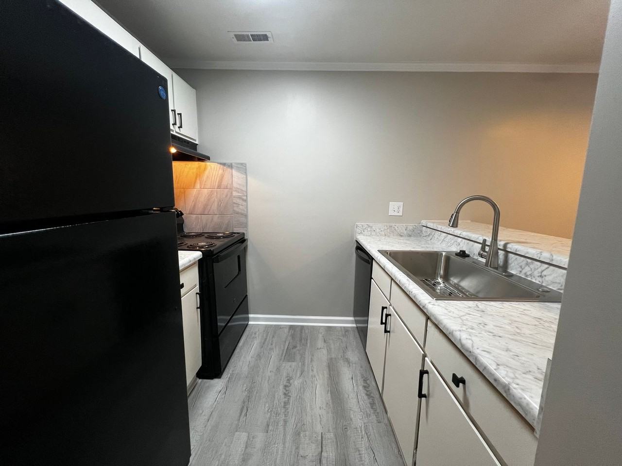 5850 Century Oaks Drive - Photo 6 of 23