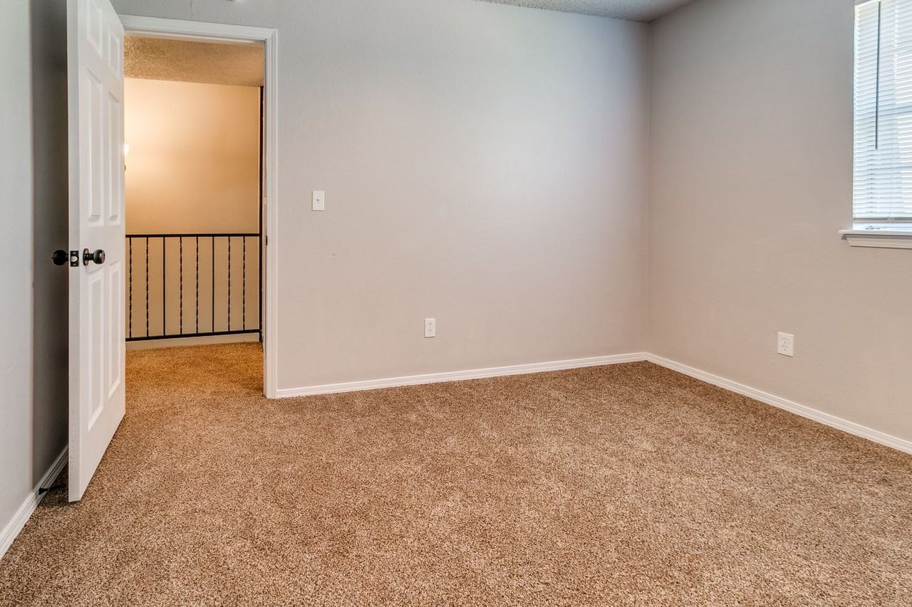 1201 Lakecrest Drive - Photo 3 of 50