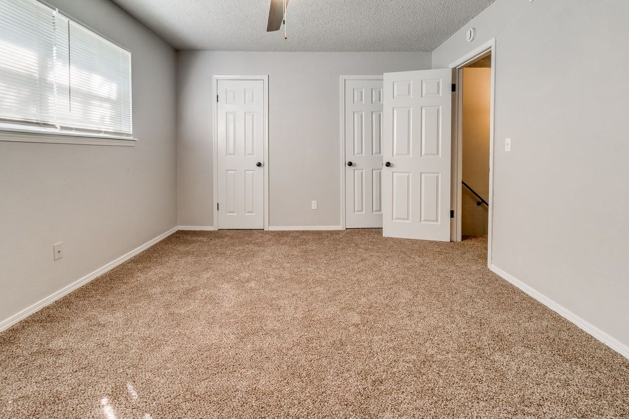 1201 Lakecrest Drive - Photo 4 of 50