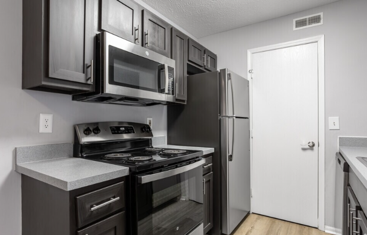 Park Vista Apartments - Photo 3 of 13