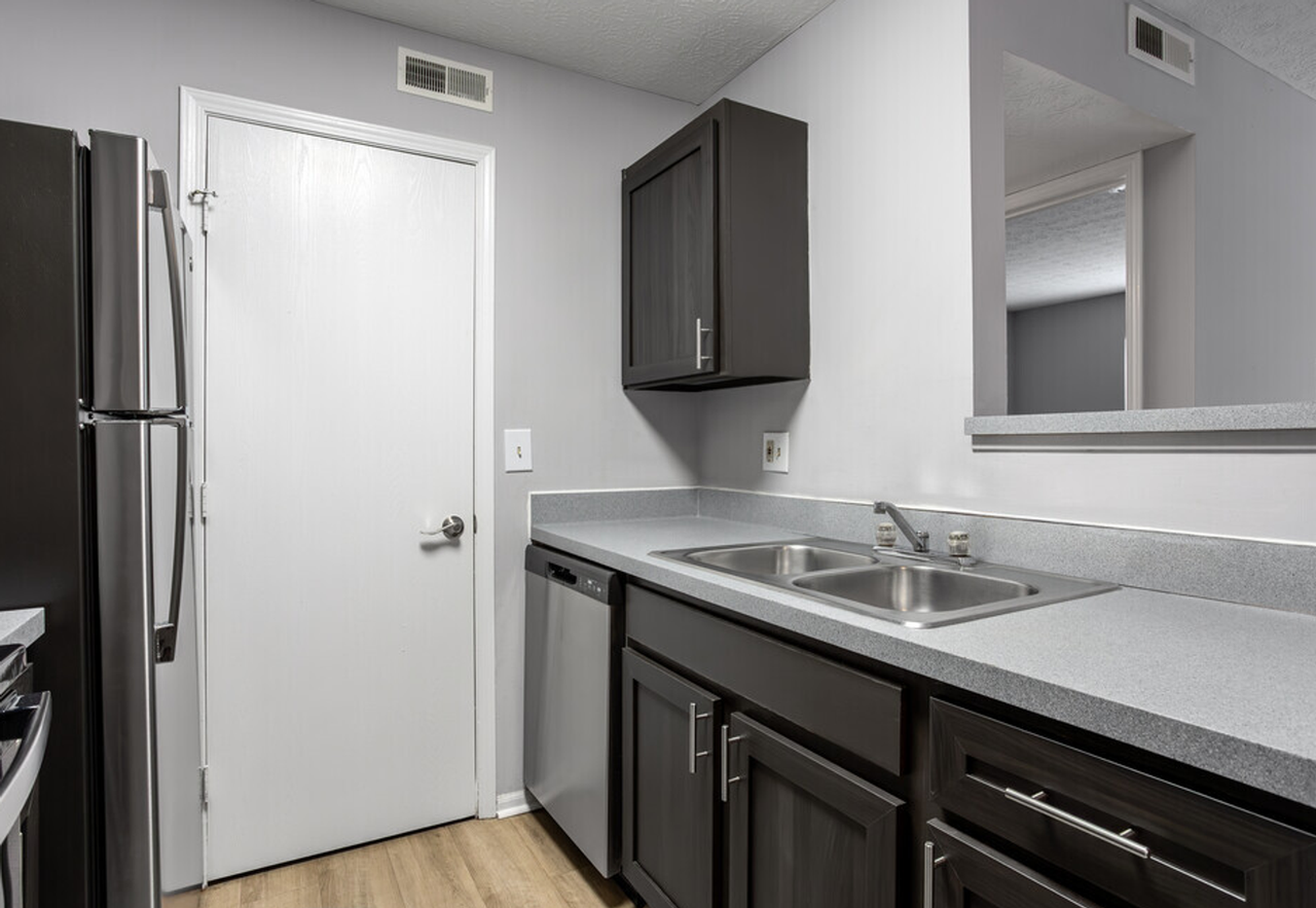 Park Vista Apartments - Photo 4 of 13