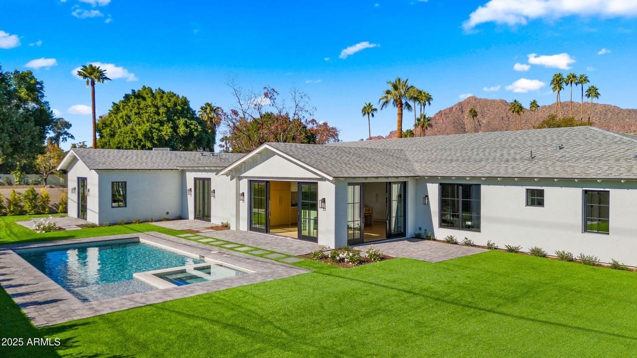 6039 E Calle Camelia