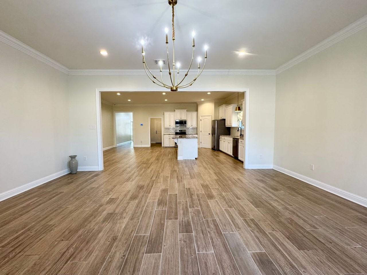 798 Beaumont Dr - Photo 4 of 20