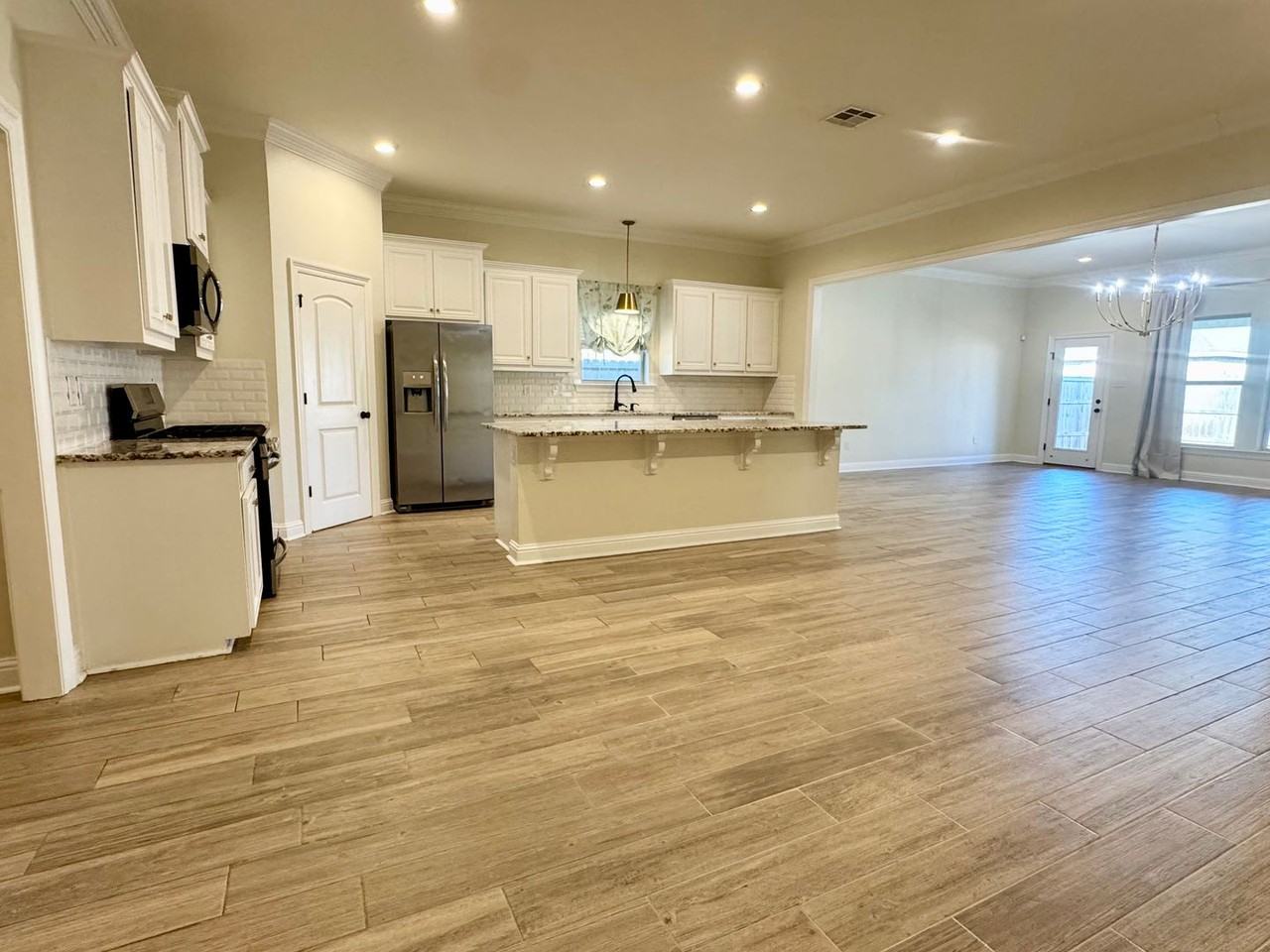 798 Beaumont Dr - Photo 5 of 20