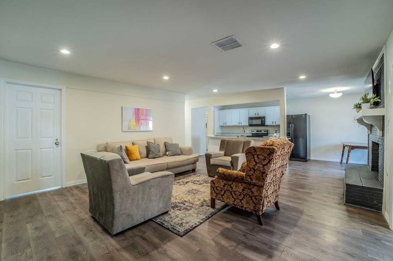 6029 Wormar Avenue - Photo 3 of 24