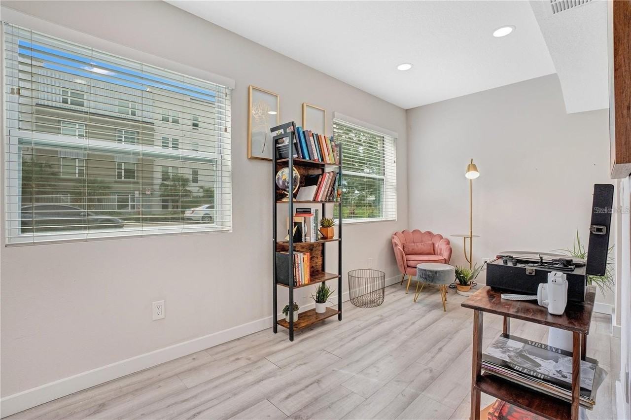 1891 Oglesby Avenue - Photo 3 of 15