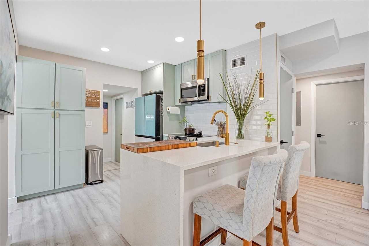 1891 Oglesby Avenue - Photo 6 of 15