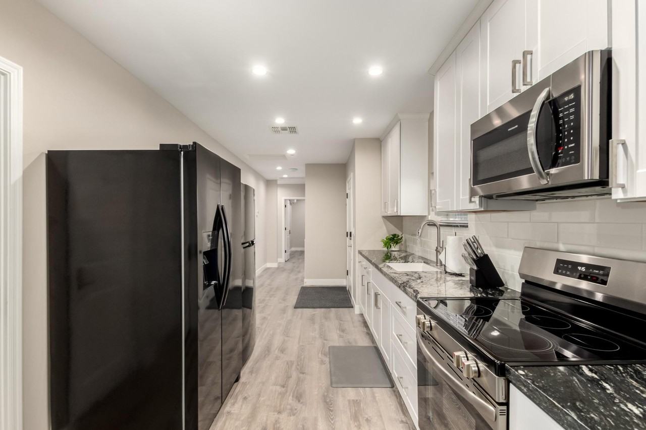 West 7th Street - Photo 5 of 23