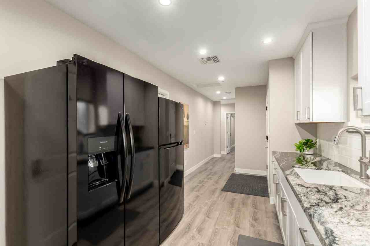 West 7th Street - Photo 4 of 23