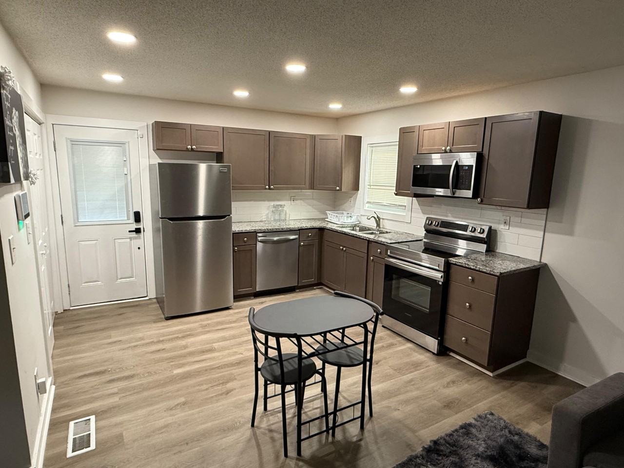 Eisenhower Ct Se - Photo 5 of 16