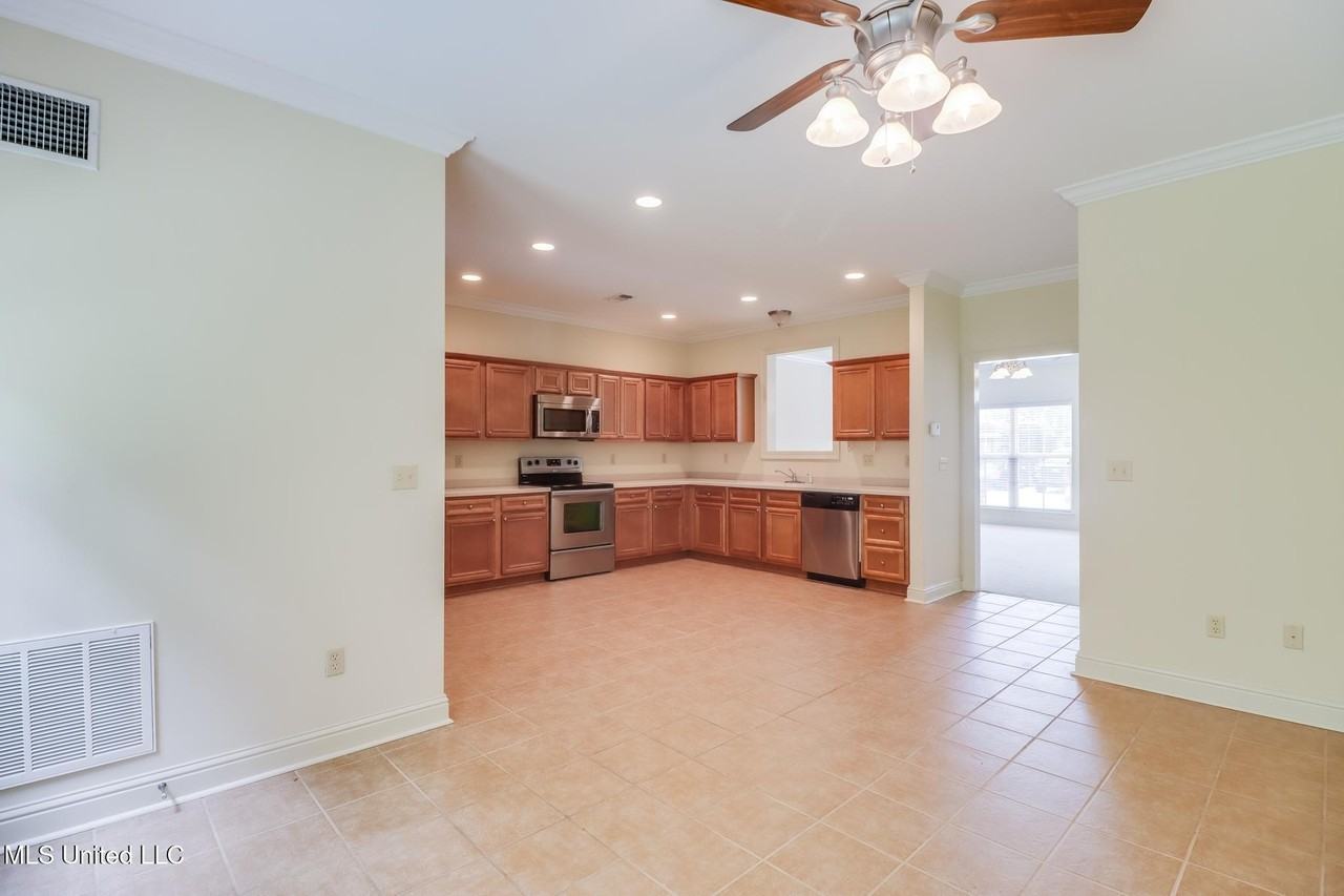 894 Jefferson Dr - Photo 7 of 18