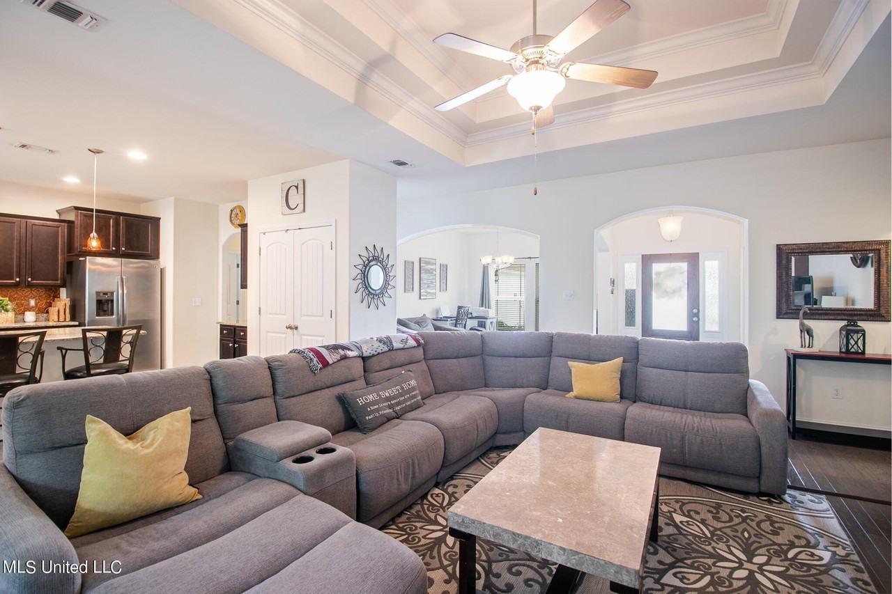 20100 Mulligan Cove - Photo 4 of 24