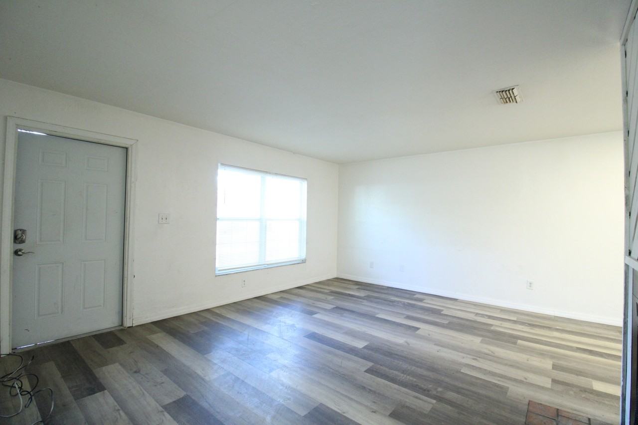 5736 Nw 25th Ter #1 - Photo 2 of 8