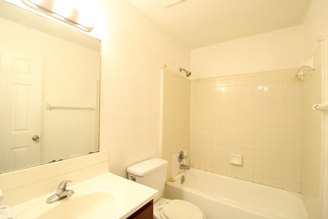 5736 Nw 25th Ter #1 - Photo 6 of 8