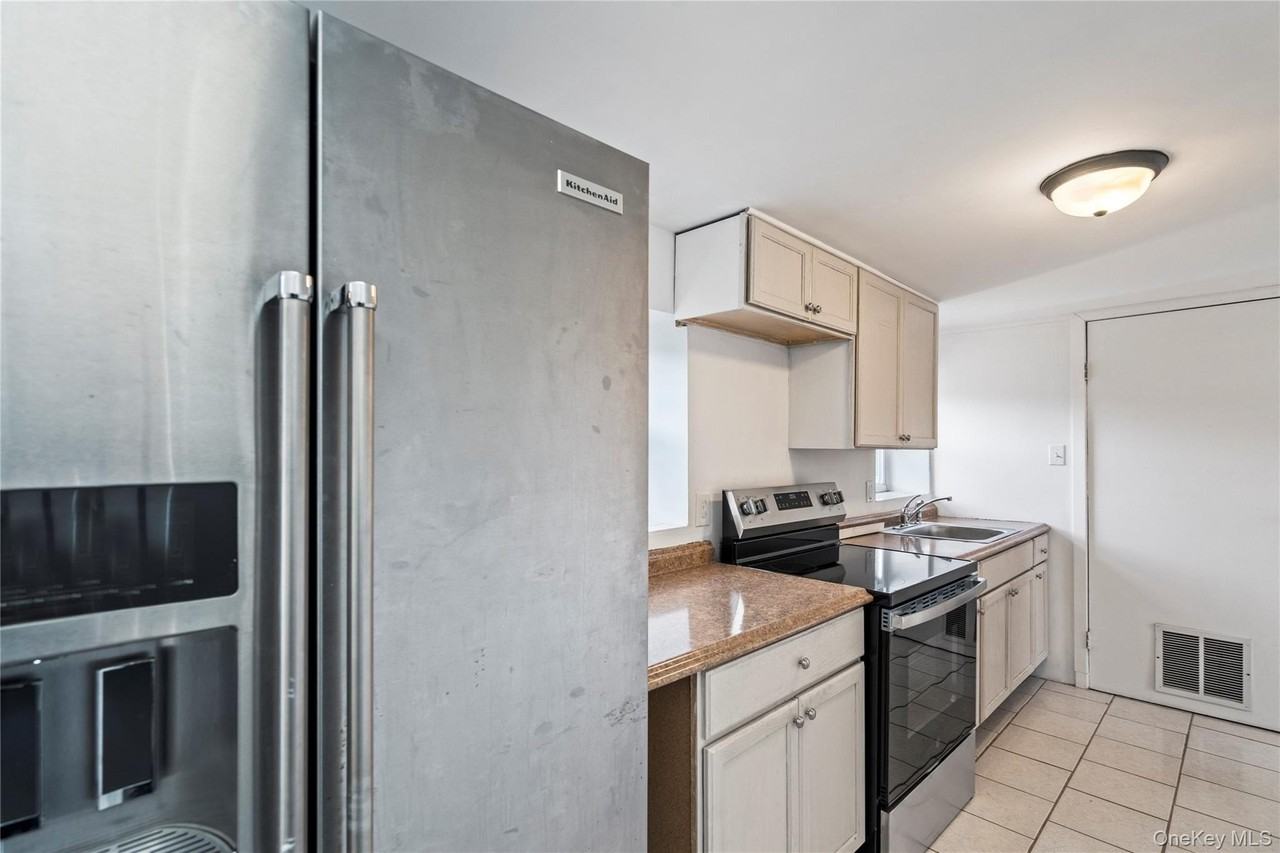 84 Pleasure Ave - Photo 7 of 17