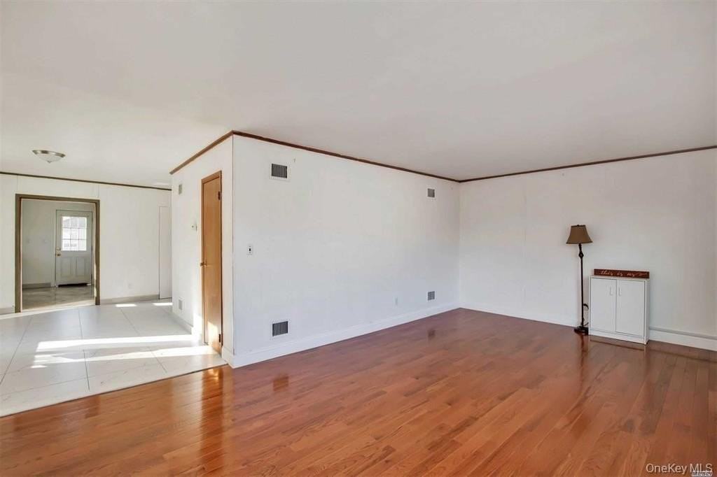 22 22 15th Street unit: Upper - Photo 3 of 12