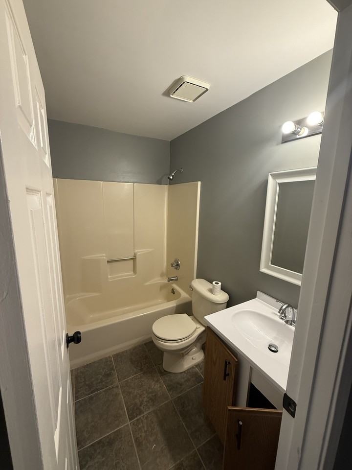 100 Woodcrest Circle #B - Photo 4 of 10