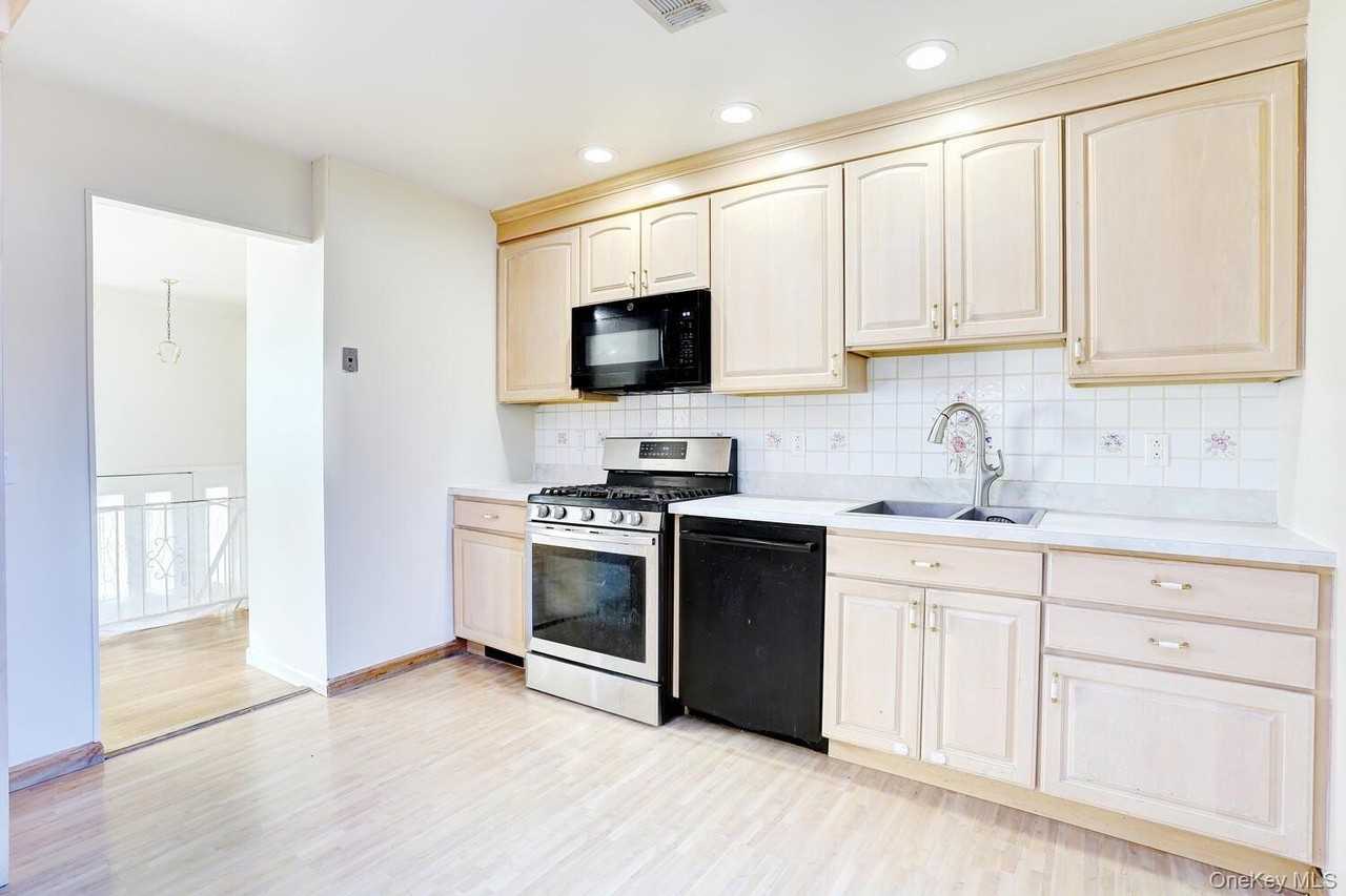 12 Van Gogh Lane - Photo 7 of 21