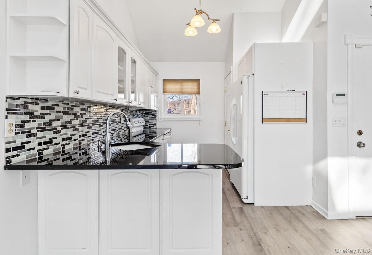 220 Montauk Hwy Unit 22 #22 - Photo 5 of 18