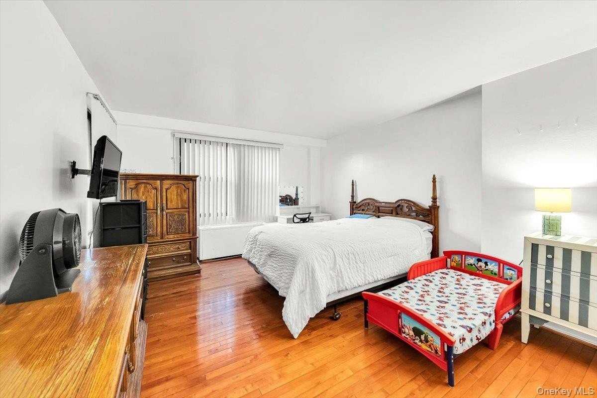 4705 Henry Hudson Pkwy W Apt 7f #7F - Photo 2 of 15