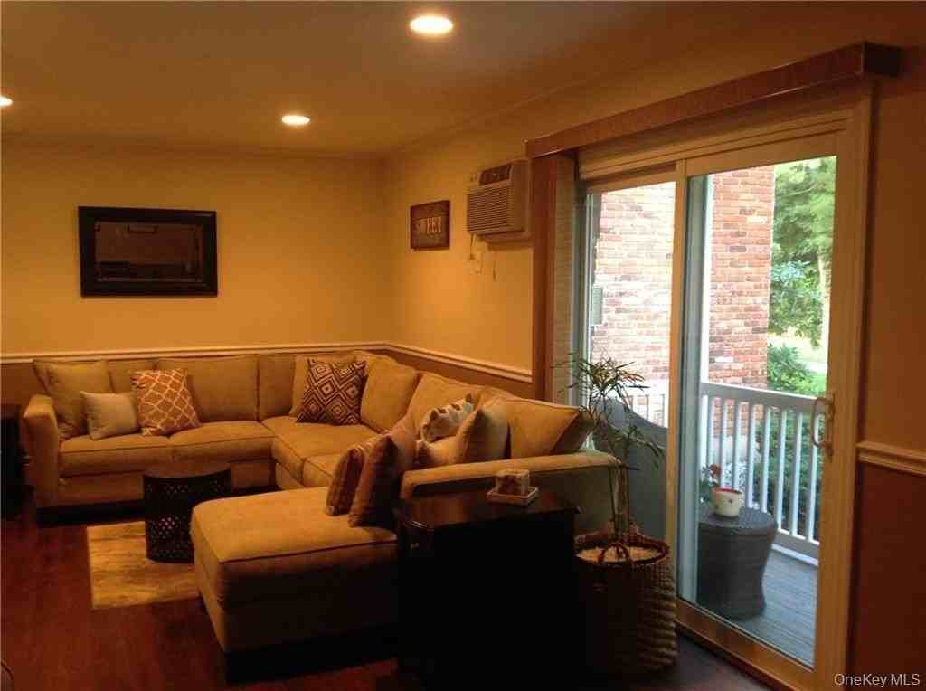 144 Doxbury Ln - Photo 2 of 10