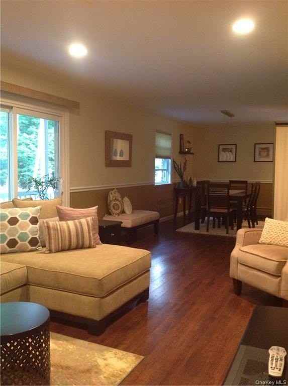 144 Doxbury Ln - Photo 3 of 10