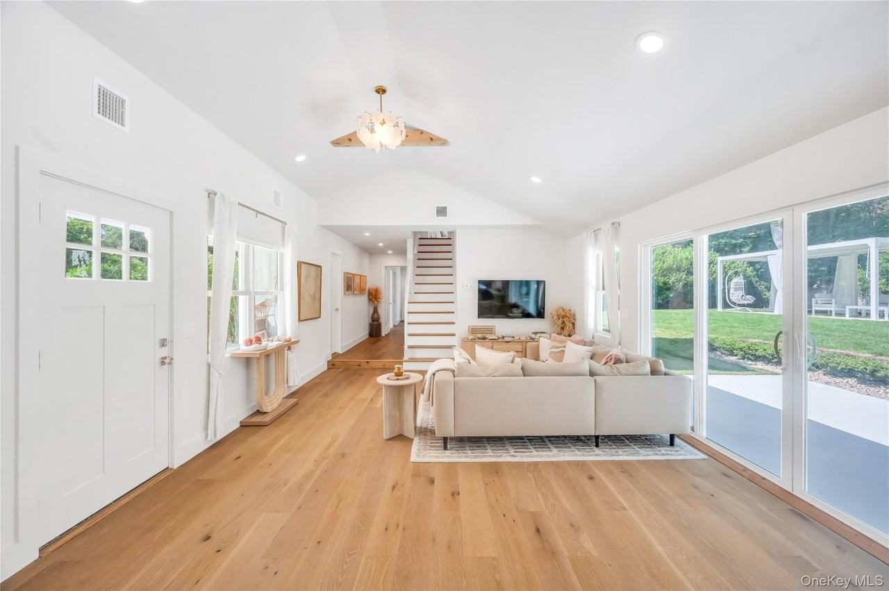 9 Pine Tree Rd - Photo 7 of 20