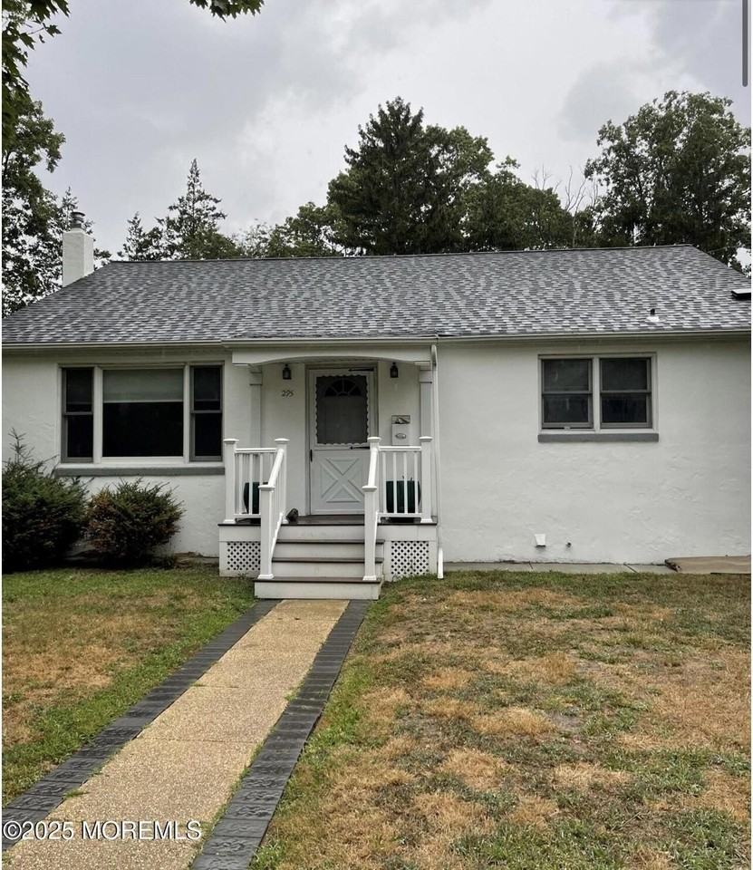 295 Roosevelt Avenue - Photo 2 of 16